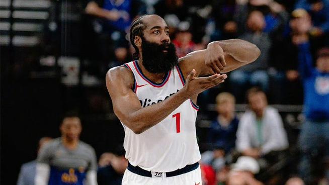 顶级待遇！36岁的哈登才走到logo😂黄蜂就上双人夹击了