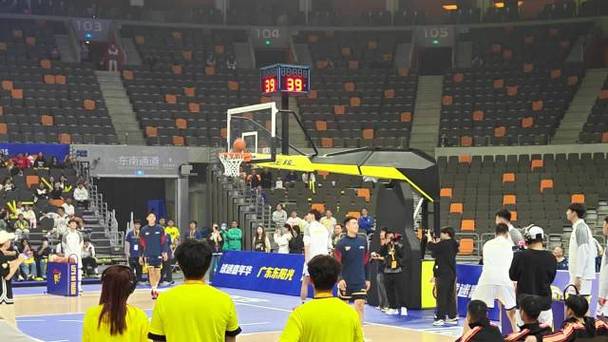 好欢乐！宏远球迷嘉年华三分大赛 杜润旺遭疯狂整蛊12投仅2中