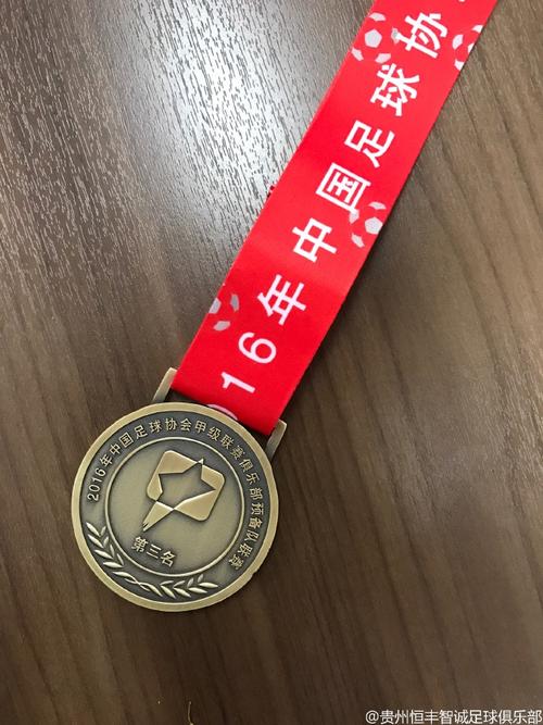 王睿泽女友：手里握着沉甸甸的奖牌 心里不仅为你高兴 还有心疼