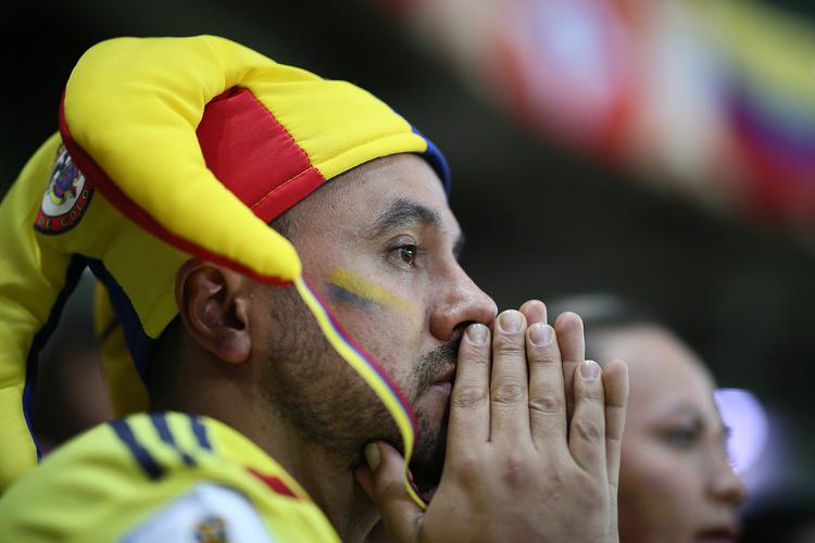 向暴力说不！支持公益活动，本轮意甲所有球员脸颊涂上一抹油彩