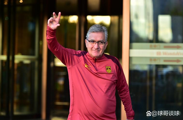 拜仁18岁外租中锋阿萨雷出场机会寥寥！富勒姆主帅：他水平还不够