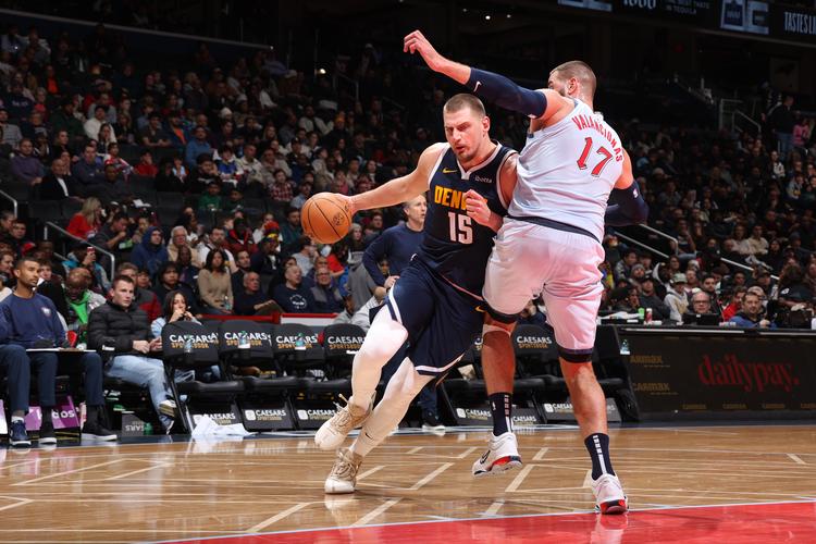 瓦兰：若遇到合适对手我和约基奇的双塔能奏效 但追着后卫跑不好