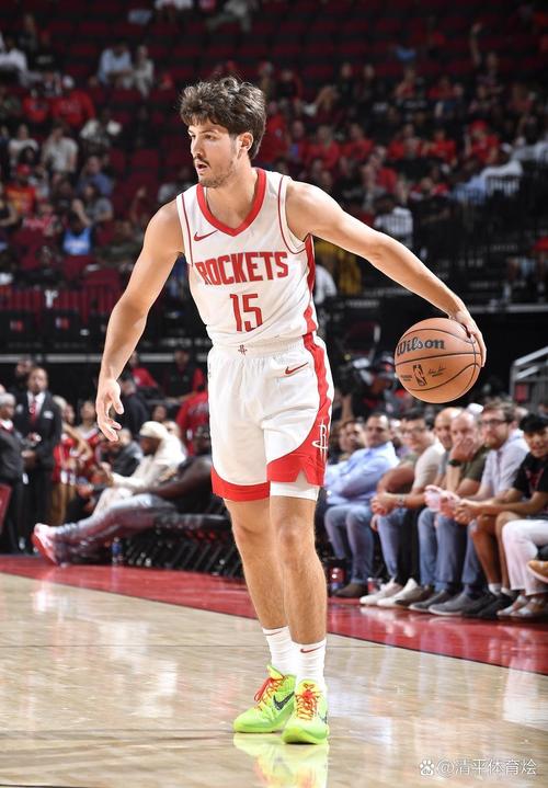 阿门·汤普森：约基奇防守很狡猾 还好我摸清了他的套路