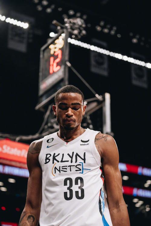 半场准两双！克拉克斯顿8中5拿到12分9篮板4助攻 正负值达+20