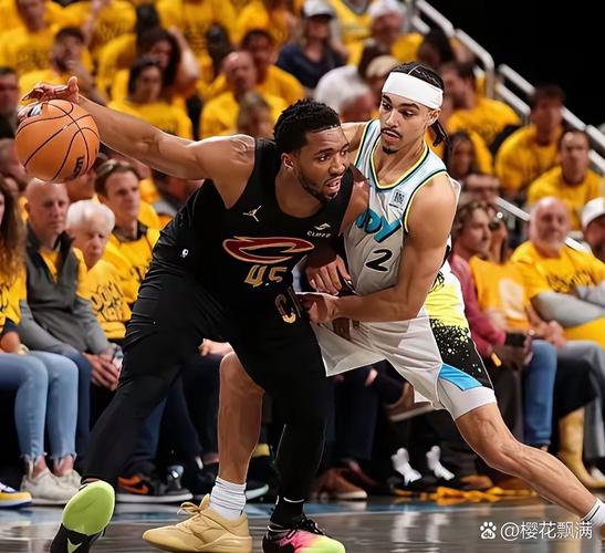 内外搭档！半场米切尔&小莫布里分别拿到12分5板2助！