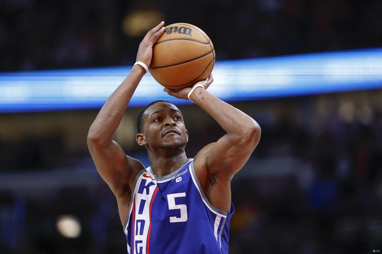 接球投三分命中率榜：谢泼德50%第3 八村塁47.1%第9 鲍威尔第10