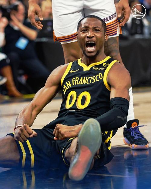 美记：勇士可以考虑打包库明加+穆迪+希尔德 去换小萨+埃利斯