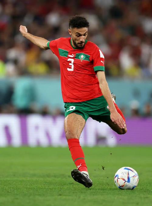 马兹拉维：进攻或防守角色我都很喜欢，我没有特别的偏好