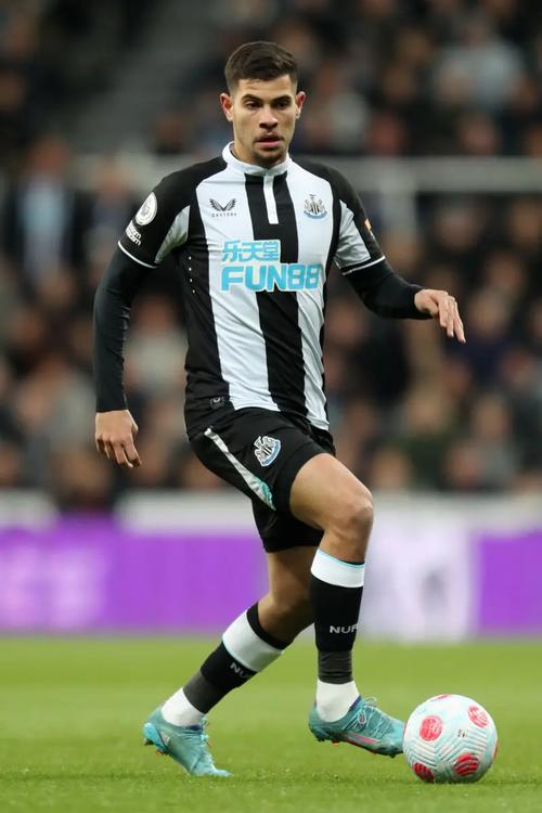 重大误判？机构对纽卡第二球重新划线，吉马良斯明显处于越位位置