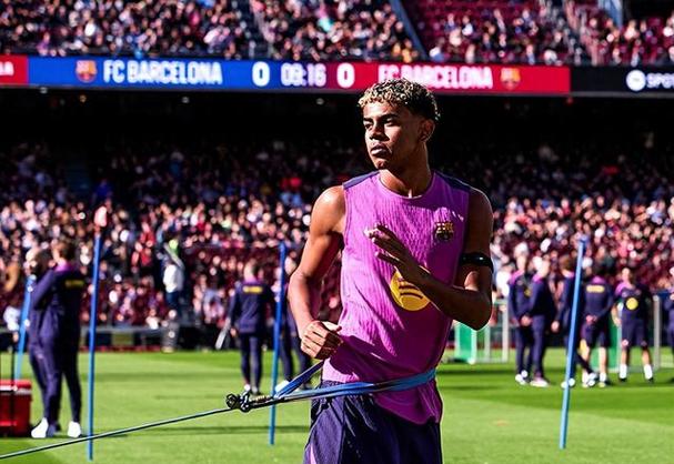 这才是家🥹巴萨时隔2年半重回诺坎普 球员与球迷共赏美丽烟花秀