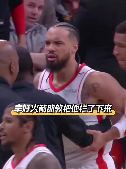 冲动了！狄龙因在昨日比赛后对裁判使用不当语言被罚35000美元