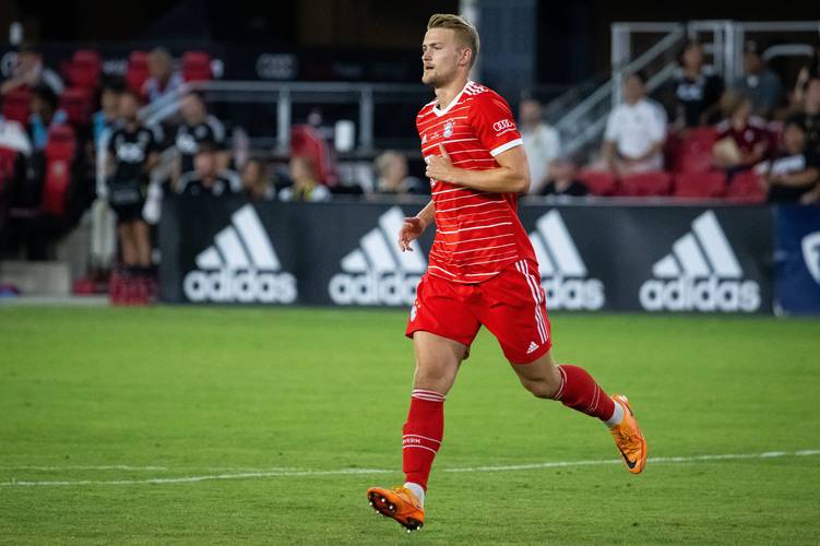 帕利尼亚回击卡拉格：他连C罗都能批评，毕竟是靠议论别人上电视