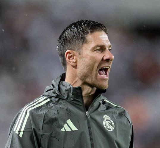 镜报：利兹联1月想先租后买贡萨洛·加西亚，哈维·阿隆索不放人