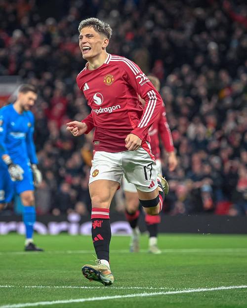 阿莫林执教曼联英超战绩：12胜9平18负，净胜球-10，场均1.15分