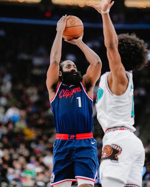 西部倒四！航母要沉了？小卡复出难阻快船输骑士 球队近12战仅2胜