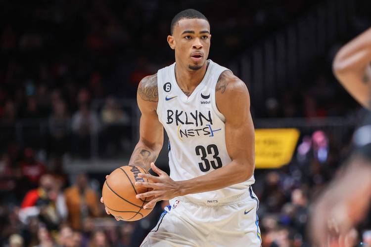 两双到手！克拉克斯顿6投4中&罚球2中2 得到10分11板3助2帽