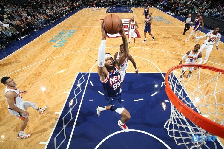 攻防高效！小莫布里12中9砍18分10板2断2帽 正负值高达+26！