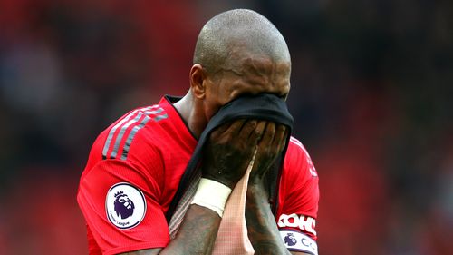 邮报：4个曼联球迷团体签署公开信，呼吁俱乐部冻结主场票价2年