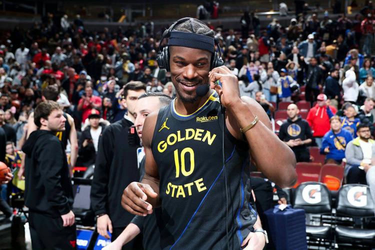 表现挺全面！巴特勒半场8中6&罚球1中1拿到13分 另有4板4助