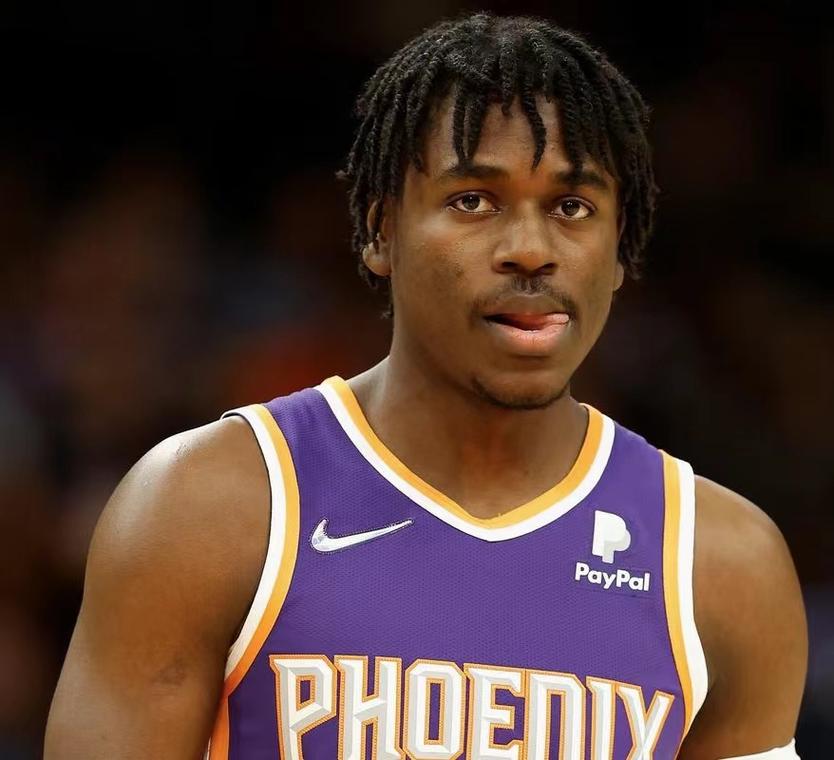 三分命中率50%！阿隆·霍勒迪近5战场均12.2分 三分共计24中12