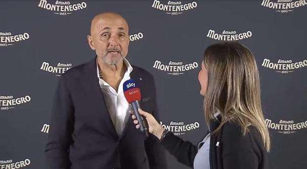 意媒：斯帕莱蒂对阿季奇的表现感到愤怒，不得不在半场就将他换下