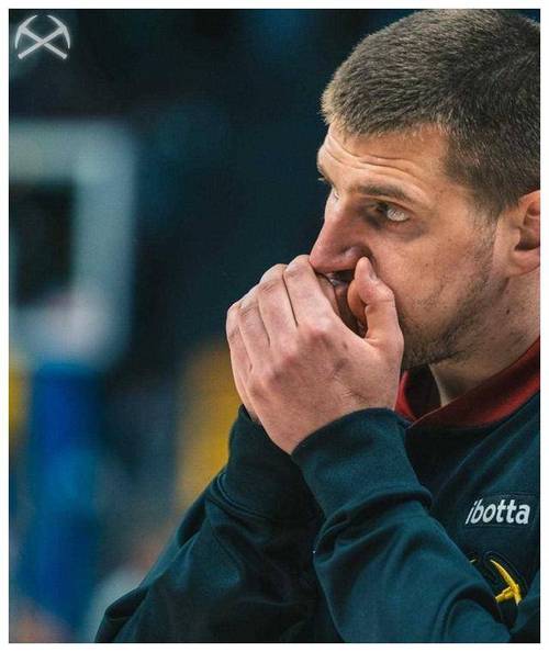 已臻化境！约基奇单打神来之笔送背传 助攻队友轻松打中