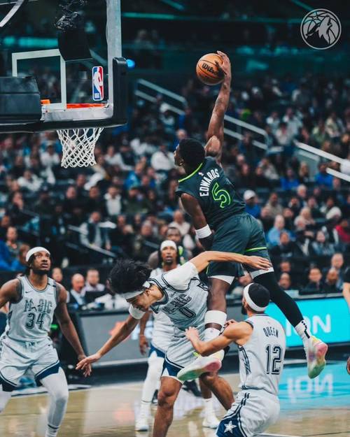 心里苦啊！爱德华兹过去两战合计84分 但两战最后均被逆转