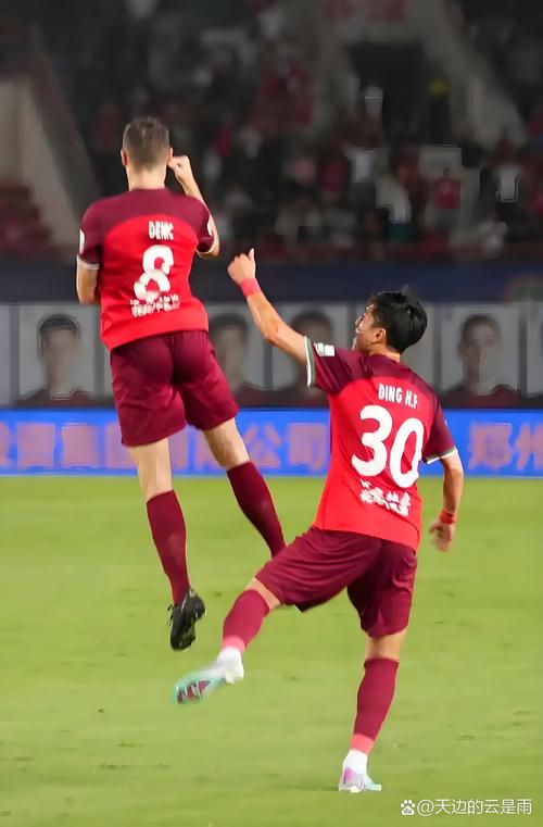 第51分钟，替补登场的张伯霖破门，U16国足7-0文莱