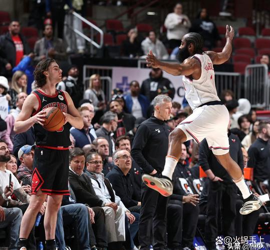 哈登谈5胜13负：比赛要一场场打 今天我们展现不错的迹象&要坚持