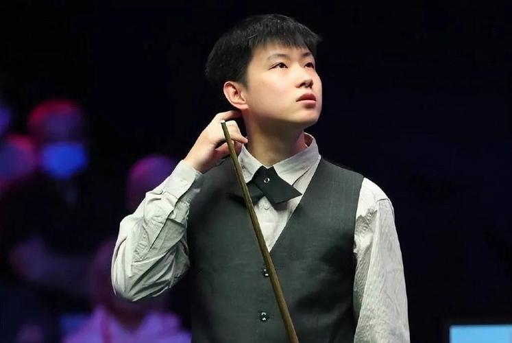 赵心童晒现场观战曼城欧冠比赛照，并获赠印有147字样的纪念球衣