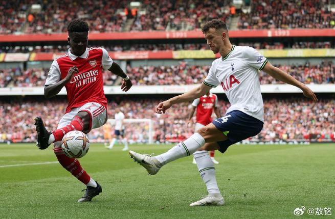 差点又落后！埃因霍温任意球机会攻破红军球门 被判越位进球无效