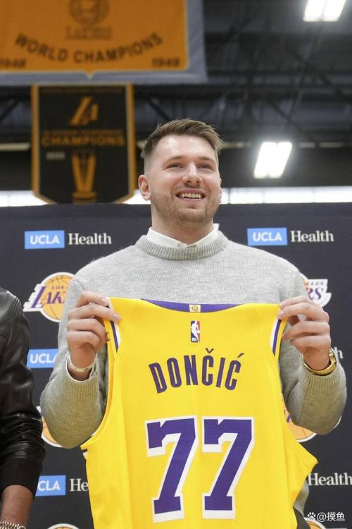 NBA官方:SHOWTIME卢卡 东契奇表现堪称巅峰湖人正持续攀升!