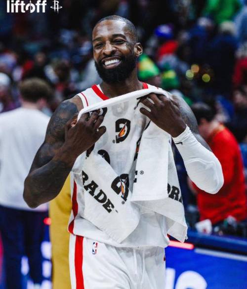 今天不得给小谢磕一个！申京INS上转发了两张谢泼德海报