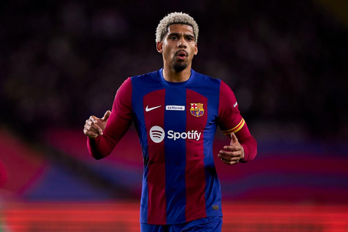 欧冠开场44分钟染红！弗里克：阿劳霍感染肠胃炎，下场肯定缺席