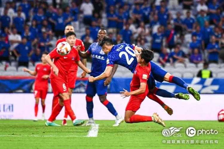 安塞尔米诺头球破门，多特第41分钟拔头筹