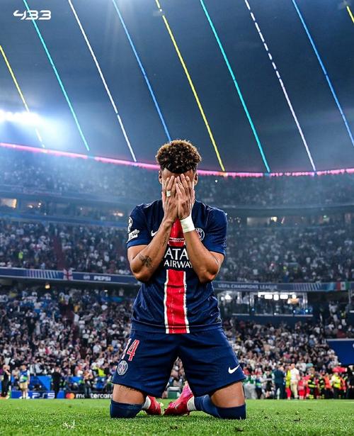 角球助攻！队长詹姆斯社媒晒对位埃泽照：今天有很多值得总结之处