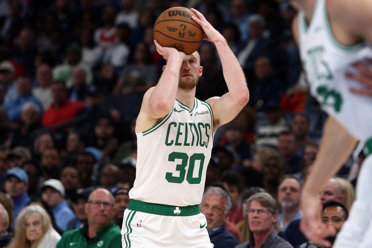 森林狼绿军最后一秒 豪泽压哨投进三分 分差定格在4分