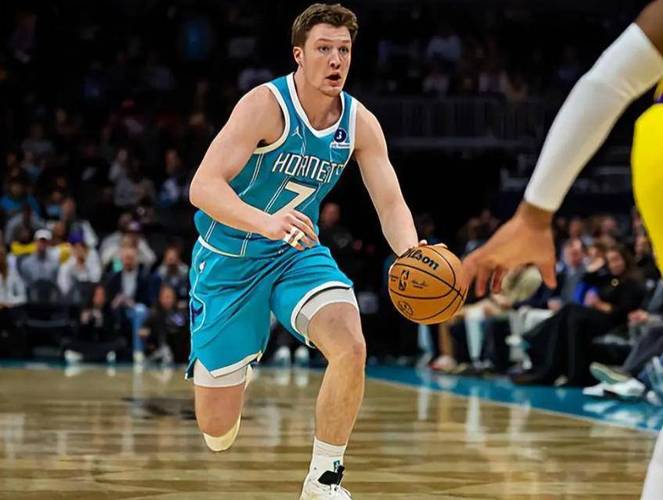 克尼佩尔：会继续坚持出手三分 希望三分赛季命中率高于40%